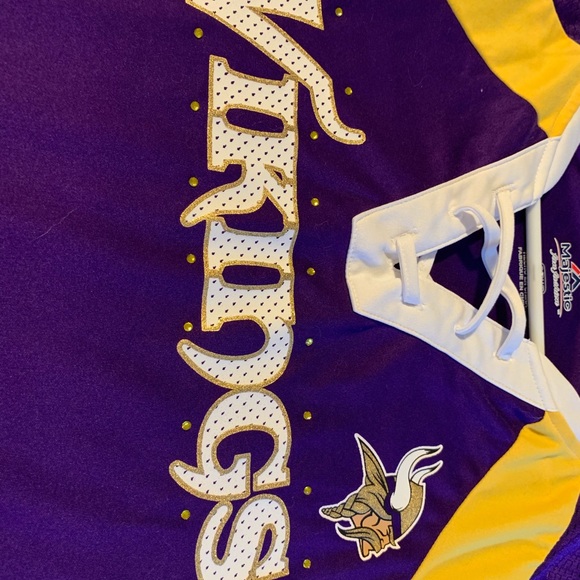 I’m selling a one time used vikings shirt. - Picture 4 of 4